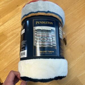 Pendleton Ultra Soft Throw with Striking Pattern